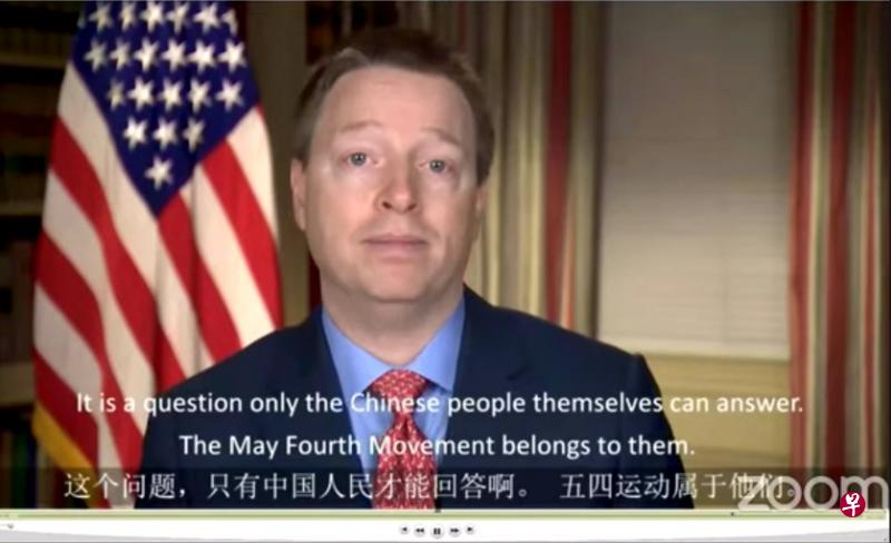 博明星期一在弗吉尼亚大学米勒中心一场在线研讨会上,以中文预录的方式,发表约20分钟题为《美国视角下的中国五四精神》的演讲。(视频截图) 博明星期一在弗吉尼亚大学米勒中心一场在线研讨会上,以中文预录的方式,发表约20分钟题为《美国视角下的中国五四精神》的演讲。(视频截图)