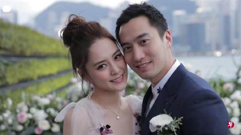 钟欣潼跟小她九岁的台湾医生丈夫赖弘国两年前结婚。(微博) 钟欣潼跟小她九岁的台湾医生丈夫赖弘国两年前结婚。(微博)
