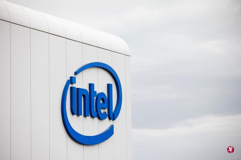 美国总统特朗普政府正在与包括英特尔在内的芯片制造商商讨在美国建厂的事宜,减少美国对亚洲进口商品的依赖。(路透社) 美国总统特朗普政府正在与包括英特尔在内的芯片制造商商讨在美国建厂的事宜,减少美国对亚洲进口商品的依赖。(路透社)