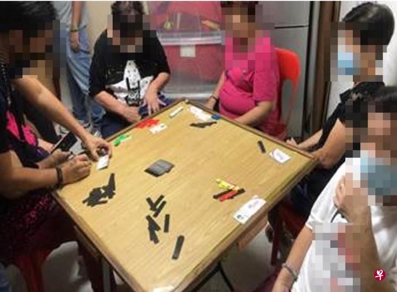 26名男女涉嫌在全岛多处非法赌博被警方逮捕,他们也因触犯安全距离条例,正接受警方调查。(警方提供) 26名男女涉嫌在全岛多处非法赌博被警方逮捕,他们也因触犯安全距离条例,正接受警方调查。(警方提供)