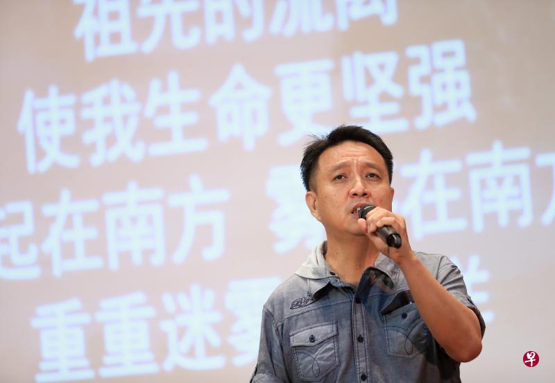 弹唱人制作室节目总监蔡忆仁鼓励学生积极参与“新空下”全国学生新谣创作比赛,让自己的佳作能在更大的舞台上绽放光芒。(档案照片) 弹唱人制作室节目总监蔡忆仁鼓励学生积极参与“新空下”全国学生新谣创作比赛,让自己的佳作能在更大的舞台上绽放光芒。(档案照片)