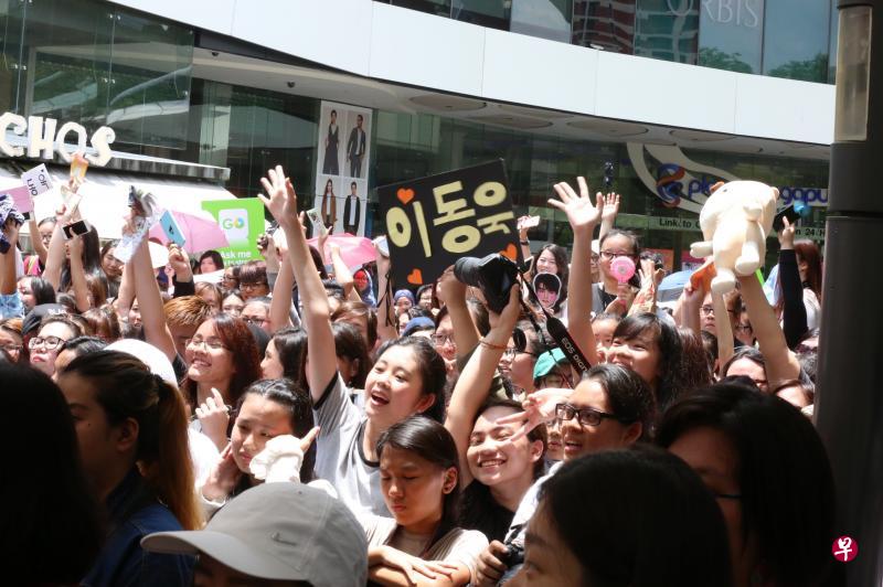 粉丝追星的心态恒久不变。(档案照) 粉丝追星的心态恒久不变。(档案照)