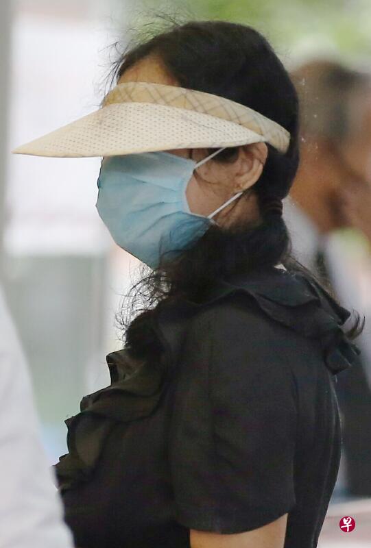 被告金银今日出庭戴遮阳帽。(海峡时报) 被告金银今日出庭戴遮阳帽。(海峡时报)