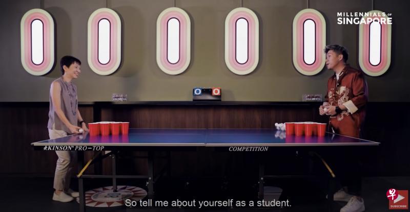 文化、社区及青年部长傅海燕(左)在网络节目Millennials of Singapore中,通过边打乒乓边聊天的方式展现轻松的一面。右为网络节目主持蔡镱豪。(受访者提供) 文化、社区及青年部长傅海燕(左)在网络节目Millennials of Singapore中,通过边打乒乓边聊天的方式展现轻松的一面。右为网络节目主持蔡镱豪。(受访者提供)