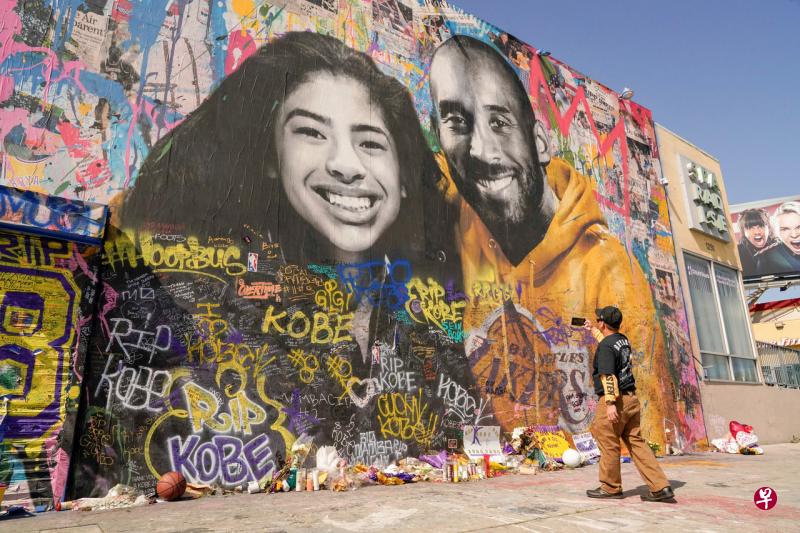 篮球巨星科比·布莱恩特（Kobe Bryant）和女儿吉安娜今年1月在一起直升机失事事件中丧命。（路透社） 