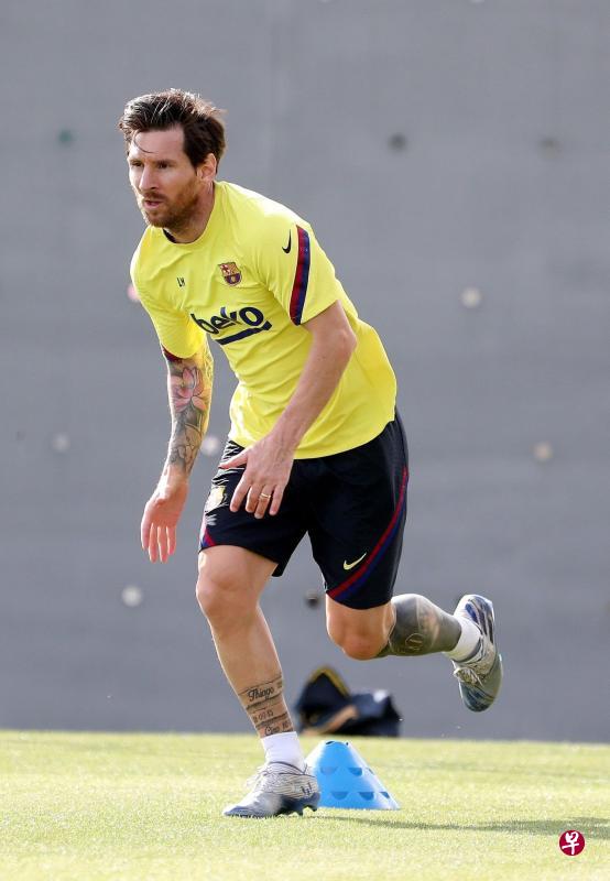 ▲西甲联赛计划下个月重启,阿根廷球星梅西已回返球队的训练基地独自训练。(法新社) ▲西甲联赛计划下个月重启,阿根廷球星梅西已回返球队的训练基地独自训练。(法新社)