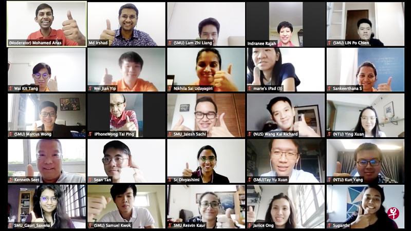 以往在对话会后拍大合照,如今变成众人各自对着电脑截图。英兰妮(第一排右二)勉励学子,每一代人都面对不同的危机与挑战,但若保持坚韧,积极寻求机遇,没有迈不过去的坎。第一排左二为官委议员伊萨德。(主办方提供) 以往在对话会后拍大合照,如今变成众人各自对着电脑截图。英兰妮(第一排右二)勉励学子,每一代人都面对不同的危机与挑战,但若保持坚韧,积极寻求机遇,没有迈不过去的坎。第一排左二为官委议员伊萨德。(主办方提供)