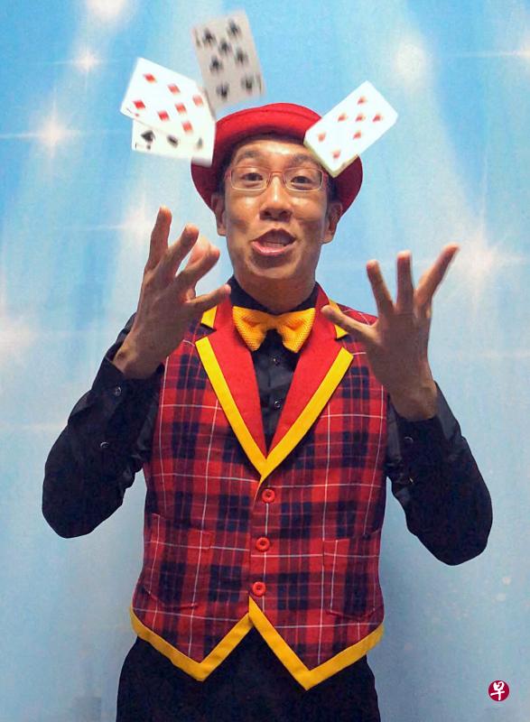 邝志强从事小丑表演15年,原本行情不错,今年却因疫情和病毒阻断措施而完全断了收入。(受访者提供) 邝志强从事小丑表演15年,原本行情不错,今年却因疫情和病毒阻断措施而完全断了收入。(受访者提供)