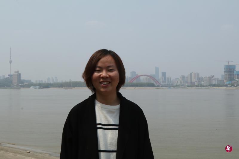 郭晶：意外地来到武汉，意外地被困在这里，却也意外地出版了一本书，成为一个作者。（受访者提供）