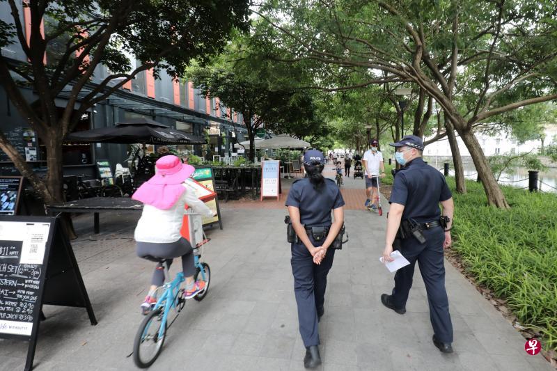 本报记者昨天傍晚到场时,看见警员在场巡逻。(陈斌勤摄) 本报记者昨天傍晚到场时,看见警员在场巡逻。(陈斌勤摄)