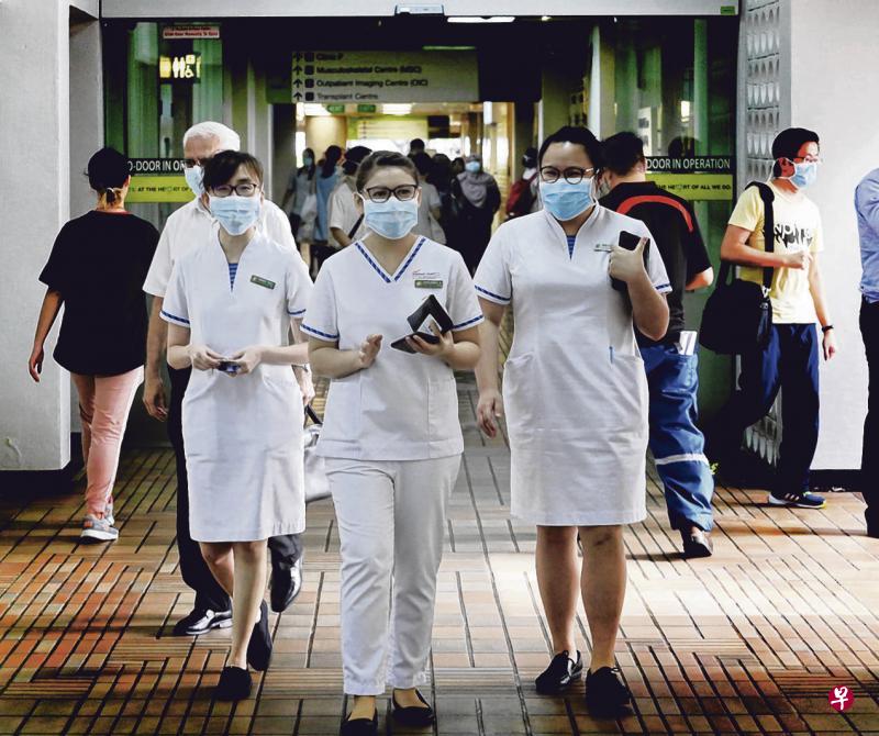 必要服务工作者尤其是前线医疗人员有使命感,让他们愿意留守岗位。(档案照) 必要服务工作者尤其是前线医疗人员有使命感,让他们愿意留守岗位。(档案照)