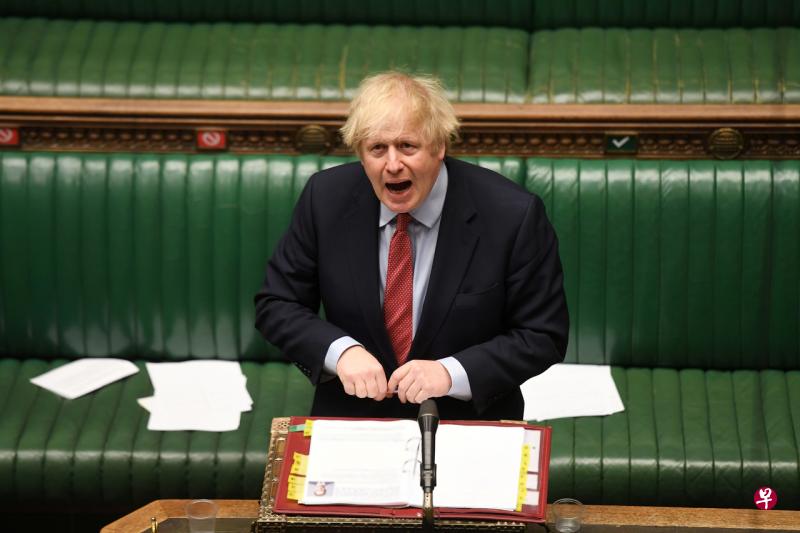 英国首相约翰逊表示，追踪系统对于英国解除封锁至关重要。他周三（20日）在议会回答问题时并未提及政府正在开发的手机应用程序，而是强调雇用数万人担任感染接触追踪员。（路透社） 