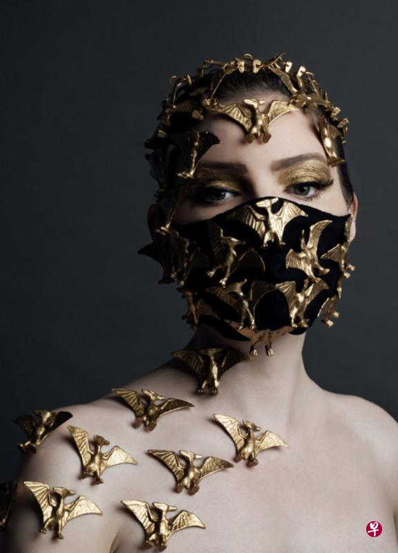 法国设计师Anne每日创作不同的口罩艺术。(取自官网) 法国设计师Anne每日创作不同的口罩艺术。(取自官网)