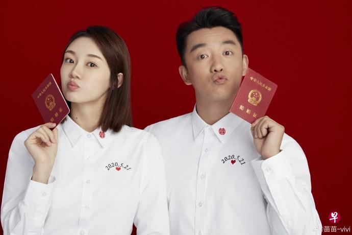 郑恺与苗苗晒出九张逗趣的结婚照。(互联网) 郑恺与苗苗晒出九张逗趣的结婚照。(互联网)