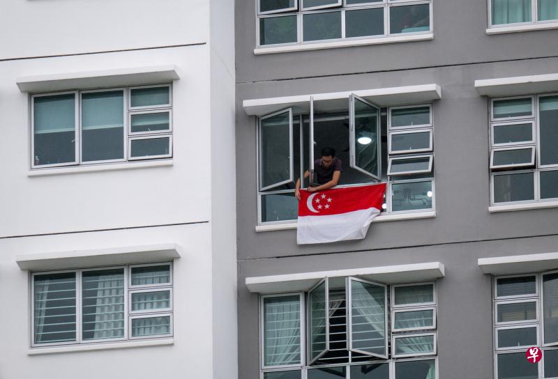 有意悬挂国旗，但苦无国旗可挂的本地家庭，即日起可上网申请索取一面免费国旗。（档案照） 