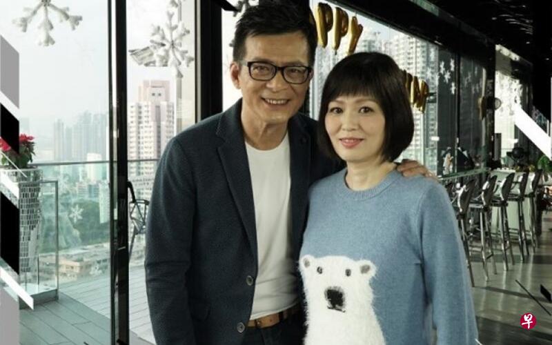 梁洁华(右)与黄日华鹣鲽情深。(互联网) 梁洁华(右)与黄日华鹣鲽情深。(互联网)