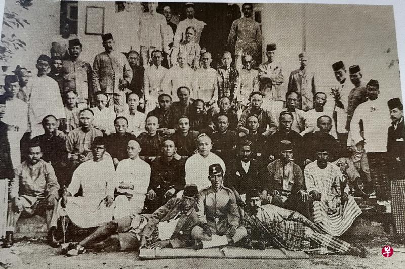 1906年成立的第一支“暗牌”队。(摄自 《为国服务》) 1906年成立的第一支“暗牌”队。(摄自 《为国服务》)