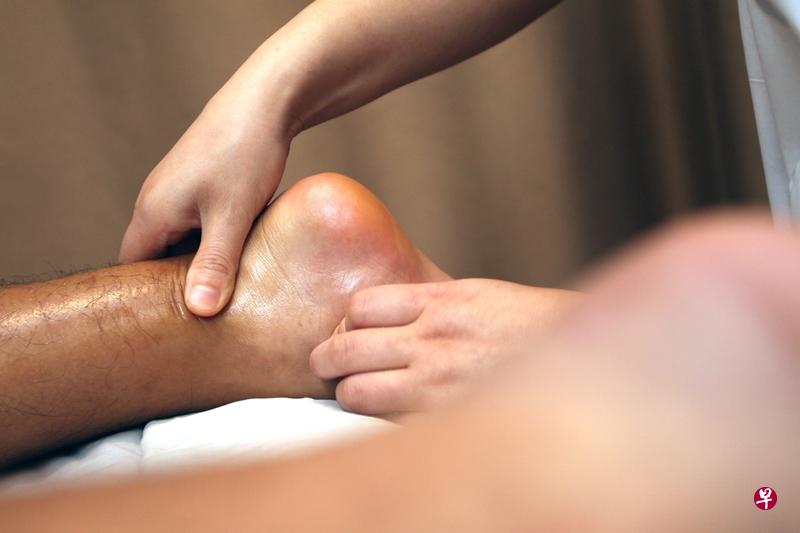 扭伤脚踝,什么情况应马上就医?(档案照) 扭伤脚踝,什么情况应马上就医?(档案照)