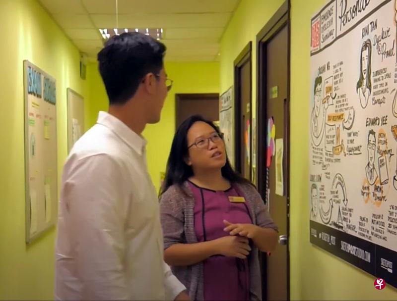 自幼对人类行为充满好奇的冯沛仪(右),是新加坡读写障碍协会(Dyslexia Association of Singapore)的教育心理学家。(新加坡读写障碍协会提供) 自幼对人类行为充满好奇的冯沛仪(右),是新加坡读写障碍协会(Dyslexia Association of Singapore)的教育心理学家。(新加坡读写障碍协会提供)
