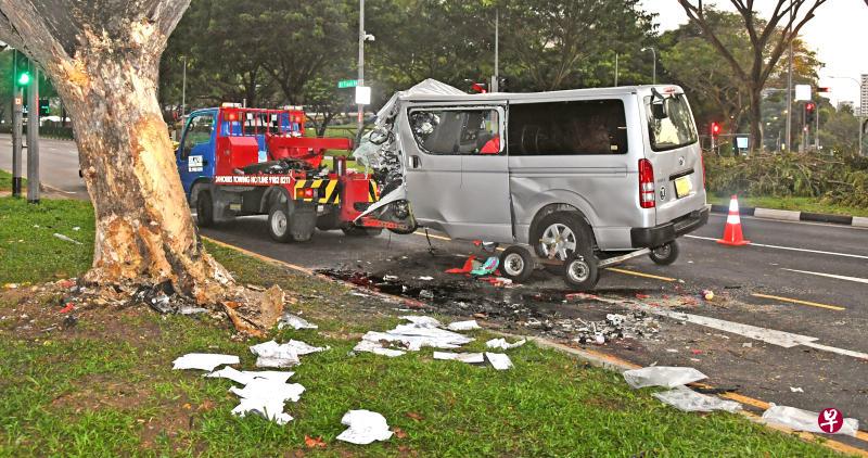 被告开货车撞树,两名友人当场过世。(档案照) 被告开货车撞树,两名友人当场过世。(档案照)