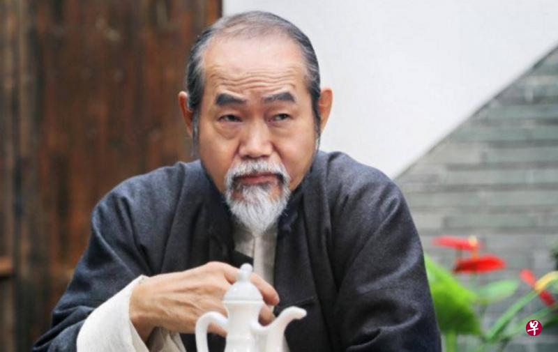 元华称自己没有退休计划,想拍到“不能动为止”。他不拍戏时就在温哥华的家含饴弄孙。(互联网) 元华称自己没有退休计划,想拍到“不能动为止”。他不拍戏时就在温哥华的家含饴弄孙。(互联网)