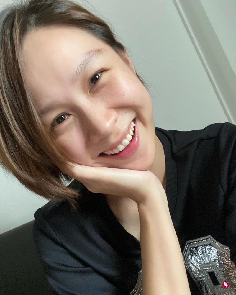 雅慧日前在社交媒体Instagram公开素颜照,访问中笑说:“可能休息够了,这两个月不用化妆也挺像人的!”(互联网) 雅慧日前在社交媒体Instagram公开素颜照,访问中笑说:“可能休息够了,这两个月不用化妆也挺像人的!”(互联网)