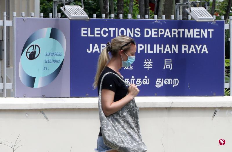 选举局6月8日宣布一系列有关网络竞选广告的新措施,将从即日起生效。(饶进礼摄) 选举局6月8日宣布一系列有关网络竞选广告的新措施,将从即日起生效。(饶进礼摄)