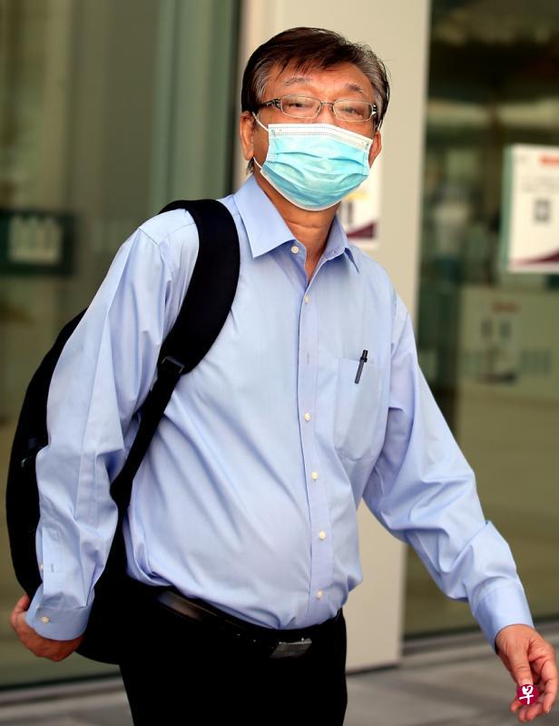 李顺迪声称包装盒注明无人机的重量低于法定的250克,而不是控状注明的734克,他才没有申请准证。(海峡时报) 李顺迪声称包装盒注明无人机的重量低于法定的250克,而不是控状注明的734克,他才没有申请准证。(海峡时报)