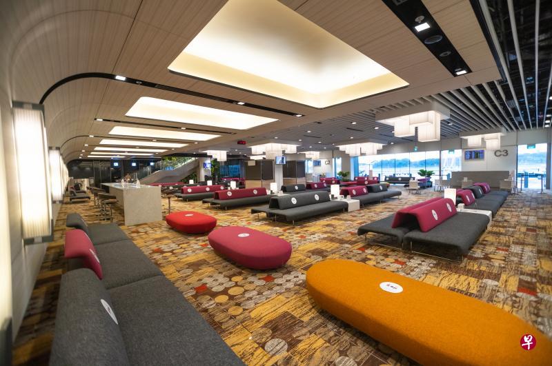 抵达樟宜机场后,来自澳洲和新西兰的转机旅客将在新设立的中转候机区转机续程。(樟宜机场集团提供) 抵达樟宜机场后,来自澳洲和新西兰的转机旅客将在新设立的中转候机区转机续程。(樟宜机场集团提供)