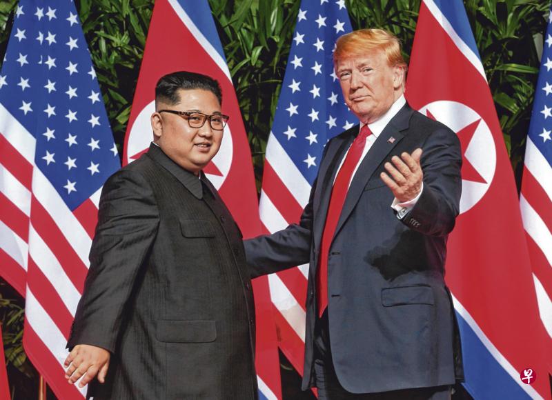 2018年6月12日,金正恩和特朗普在新加坡进行了历史性会晤。(档案照) 2018年6月12日,金正恩和特朗普在新加坡进行了历史性会晤。(档案照)