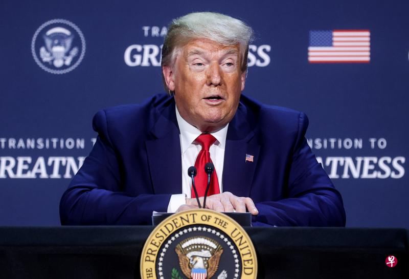 特朗普表示,在多数情况下应禁止警方采取“锁喉”的方式制服他人。(路透社) 特朗普表示,在多数情况下应禁止警方采取“锁喉”的方式制服他人。(路透社)