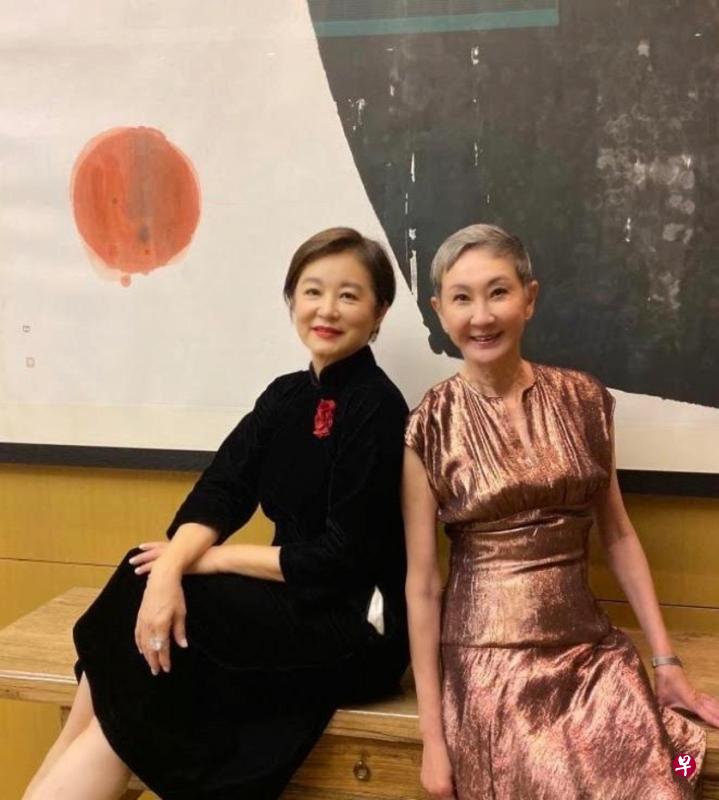 林青霞（左）65岁生日与施南生合影。（作者提供）