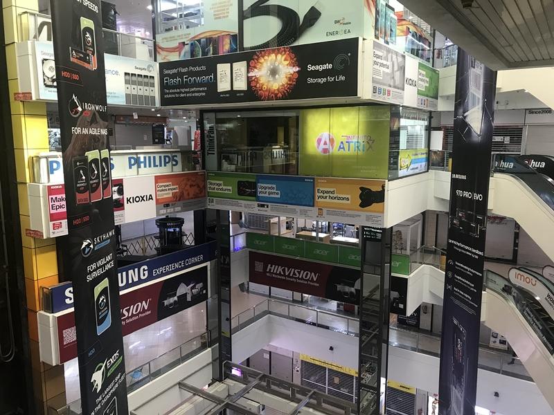 森林商业中心目前虽然顾客略有回升,但仍然十分冷清。(姜泽良摄) 森林商业中心目前虽然顾客略有回升,但仍然十分冷清。(姜泽良摄)