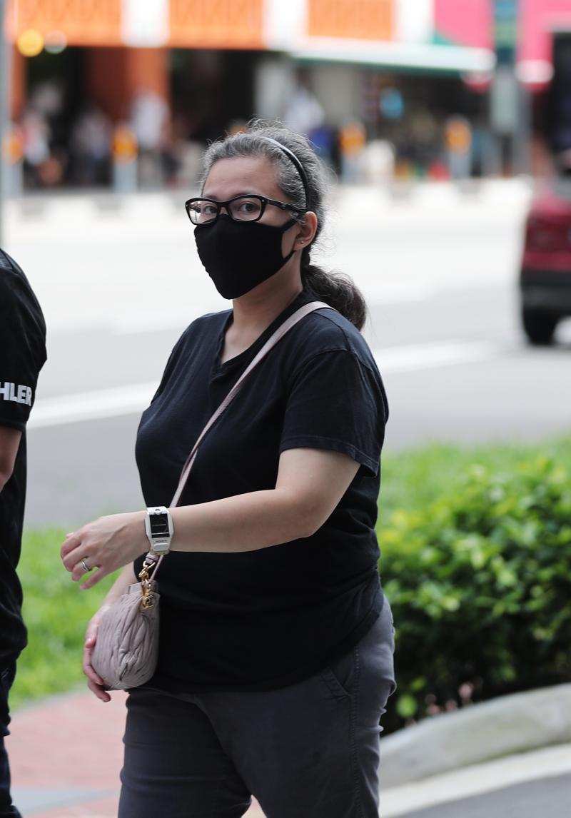 托儿所女校长为个人开销,挪用79名学生近22万元学费,昨被判坐牢22个月。(海峡时报) 托儿所女校长为个人开销,挪用79名学生近22万元学费,昨被判坐牢22个月。(海峡时报)
