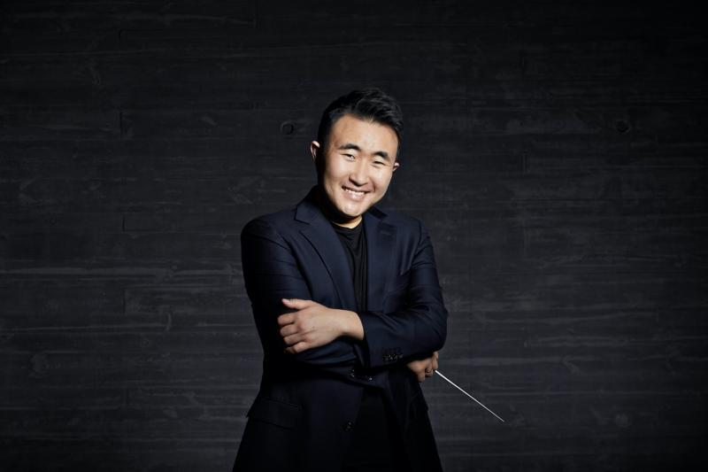 本地青年指挥黄德励(右)和连汶华在疫情期间各自主持网上访谈节目,鼓励音乐家和音乐爱好者一起参与讨论,让更多人关注艺术,为艺术尽一分力。(受访者提供) 本地青年指挥黄德励(右)和连汶华在疫情期间各自主持网上访谈节目,鼓励音乐家和音乐爱好者一起参与讨论,让更多人关注艺术,为艺术尽一分力。(受访者提供)