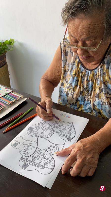 许素芳喜欢填色的缤纷多变,让心情格外开朗轻松。 许素芳喜欢填色的缤纷多变,让心情格外开朗轻松。