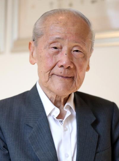 王赓武:希望今天的年轻汉学者采用一个比较宽的视野,采纳全世界一切形式的知识、一切对汉学研究可能有帮助或者有关联的方法,尝试利用它们来丰富汉学。(档案照片) 王赓武:希望今天的年轻汉学者采用一个比较宽的视野,采纳全世界一切形式的知识、一切对汉学研究可能有帮助或者有关联的方法,尝试利用它们来丰富汉学。(档案照片)