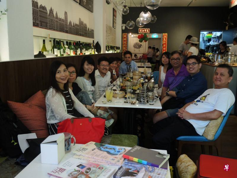 “一首诗的时间” 茶聚。(受访者提供) “一首诗的时间” 茶聚。(受访者提供)