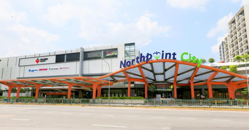 有确诊病例在我国步入解封第二阶段的第一天,到纳福城的餐馆用餐。(档案照片) 有确诊病例在我国步入解封第二阶段的第一天,到纳福城的餐馆用餐。(档案照片)