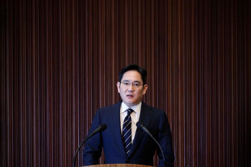 三星集团接班人李在镕是在本月初被指涉嫌不正当交易、操纵市场及违反上市公司外部审计相关法律等,遭首尔中央地方检察厅入禀法院申请拘捕。(法新社) 三星集团接班人李在镕是在本月初被指涉嫌不正当交易、操纵市场及违反上市公司外部审计相关法律等,遭首尔中央地方检察厅入禀法院申请拘捕。(法新社)