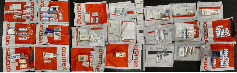 移民与关卡本月18日捣毁一个企图走私春药进入我国的阴谋,起获2411颗春药。(取自移民与关卡局面簿) 移民与关卡本月18日捣毁一个企图走私春药进入我国的阴谋,起获2411颗春药。(取自移民与关卡局面簿)