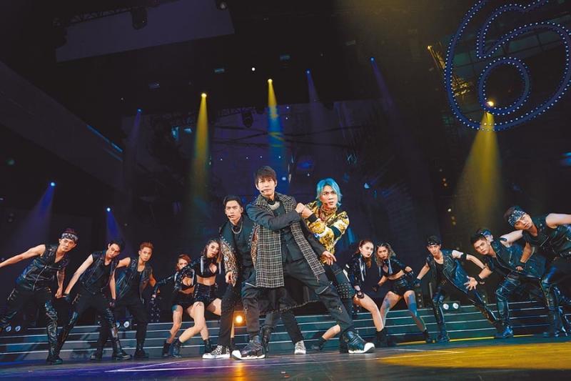 5566高雄演唱会是台湾解封后第一个宣布复唱的万人演唱会。 5566高雄演唱会是台湾解封后第一个宣布复唱的万人演唱会。