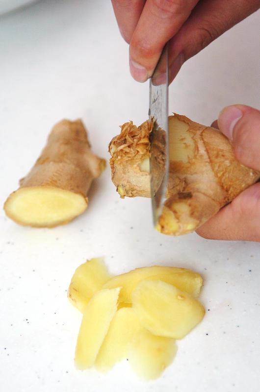 中医认为,早上吃姜具有提高脾胃功能的作用。(档案照) 中医认为,早上吃姜具有提高脾胃功能的作用。(档案照)