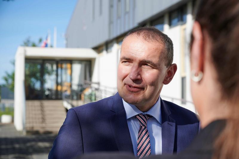 52岁的冰岛总统约翰曾是历史学教授,他在2016年成为该国自1944年脱离丹麦管辖,并获得独立以来最年轻的总统。(法新社) 52岁的冰岛总统约翰曾是历史学教授,他在2016年成为该国自1944年脱离丹麦管辖,并获得独立以来最年轻的总统。(法新社)