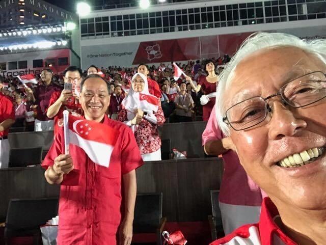 吴作栋(右)说,他与刘程强有几个共同点。包括相信政治继承权、知道何时退休,并且有相符的目标。(取自吴作栋面簿 2017年8月9日帖文) 吴作栋(右)说,他与刘程强有几个共同点。包括相信政治继承权、知道何时退休,并且有相符的目标。(取自吴作栋面簿 2017年8月9日帖文)