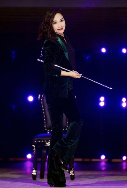 《乘》初评舞台,陈松伶选唱自己熟悉的《饿狼传说》。(互联网) 《乘》初评舞台,陈松伶选唱自己熟悉的《饿狼传说》。(互联网)