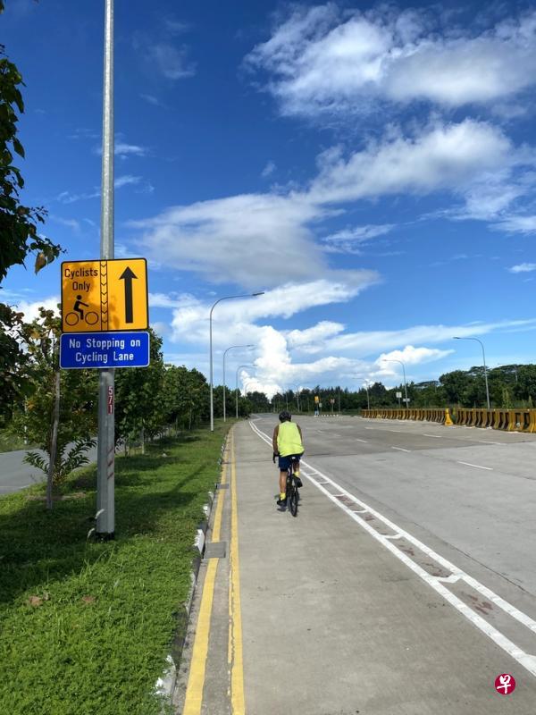 丹那美拉海岸路铺设公路脚踏车专用道。