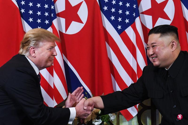 2019年2月,特朗普和金正恩在越南河内举行的第二次首脑会晤无果而终,朝鲜半岛无核化谈判就此陷入僵局。(法新社) 2019年2月,特朗普和金正恩在越南河内举行的第二次首脑会晤无果而终,朝鲜半岛无核化谈判就此陷入僵局。(法新社)