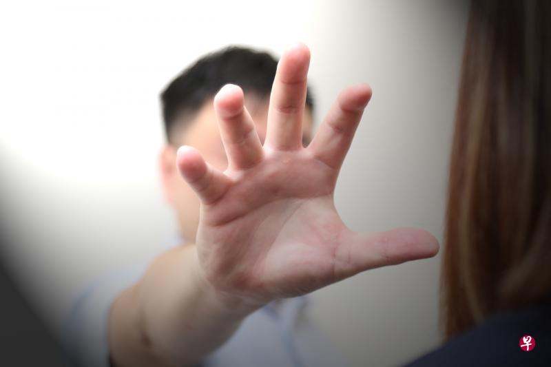 被告偷拿走女同事的运动内衣裤。(档案照) 被告偷拿走女同事的运动内衣裤。(档案照)
