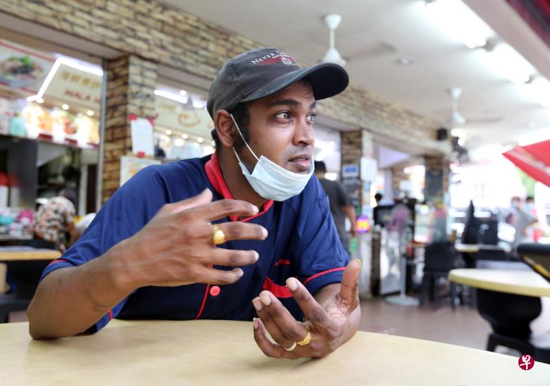 37岁的小黑来自马来西亚,他自小被华人家庭领养,小学上华校,所以说得一口流利的华语。(庄耿闻摄影) 37岁的小黑来自马来西亚,他自小被华人家庭领养,小学上华校,所以说得一口流利的华语。(庄耿闻摄影)